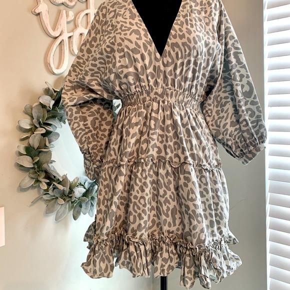 Sage Green Balloon Sleeve Ruffled Leopard Print Dress Size Small - Picture 4 of 12
